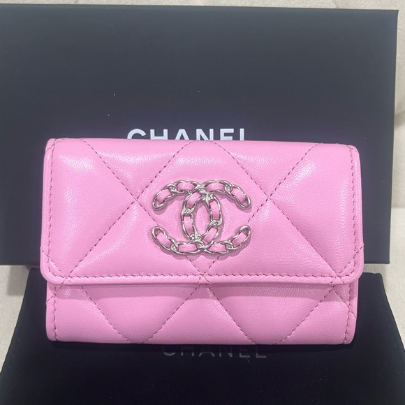 New🔥Chanel 19 small flap wallet - Picture 2 of 9